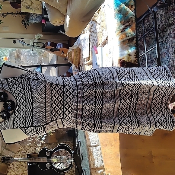 Black and White Ladies Dress Size S - Picture 3 of 5